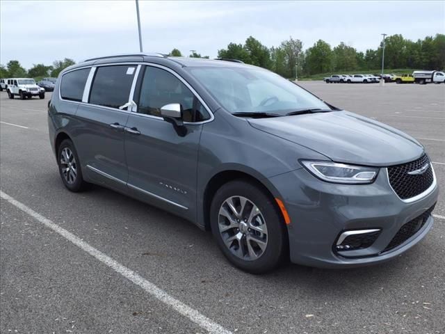 2023 Chrysler Pacifica Hybrid Pinnacle