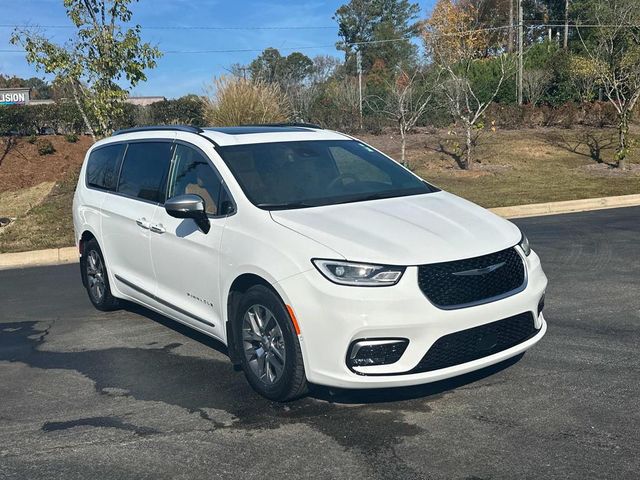 2023 Chrysler Pacifica Hybrid Pinnacle