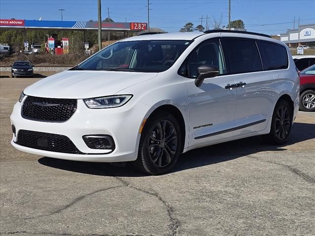 2023 Chrysler Pacifica Touring-L