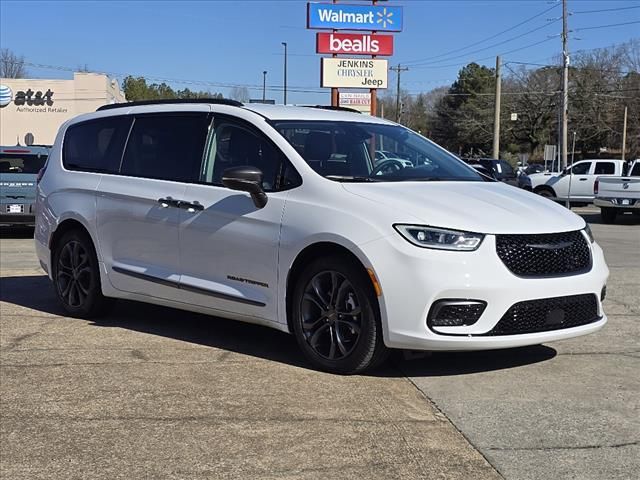 2023 Chrysler Pacifica Touring-L