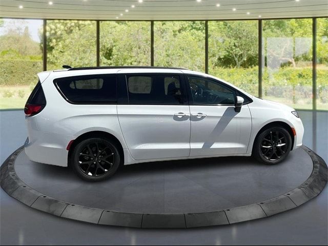 2023 Chrysler Pacifica Touring-L