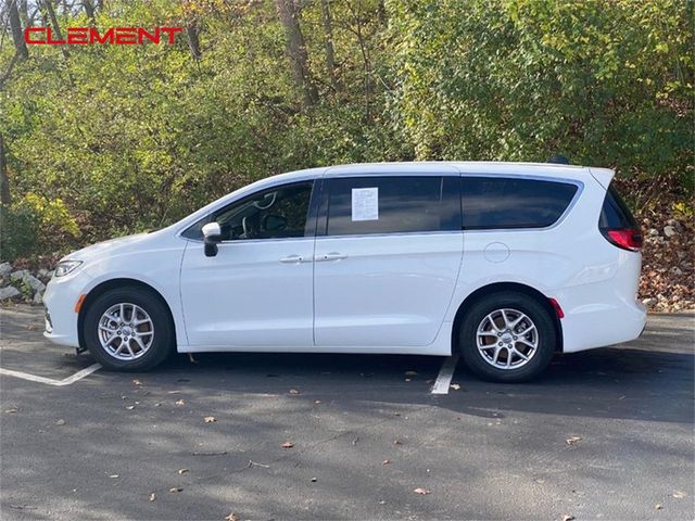 2023 Chrysler Pacifica Touring