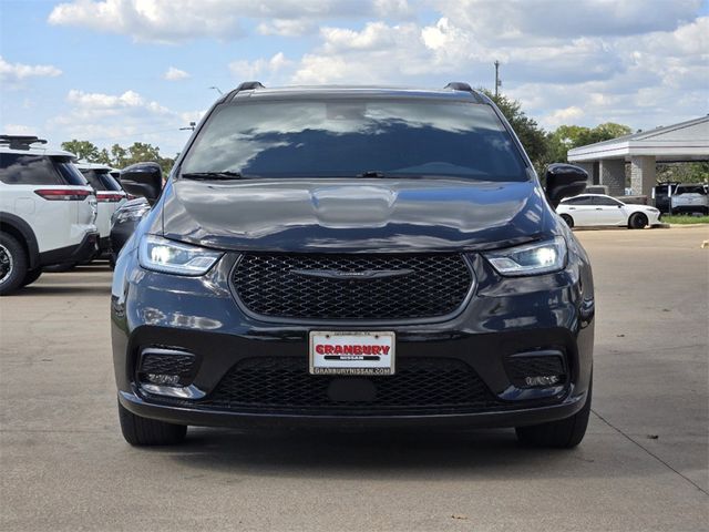 2023 Chrysler Pacifica Touring-L