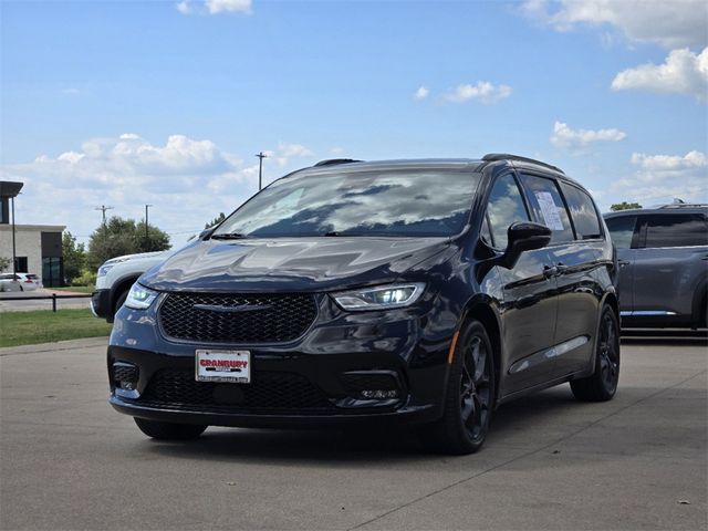 2023 Chrysler Pacifica Touring-L