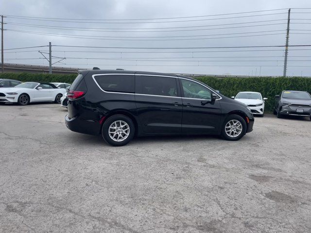 2023 Chrysler Pacifica Touring-L