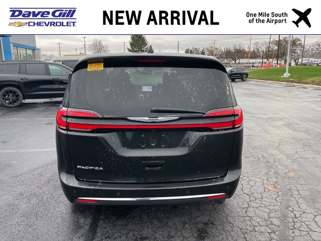 2023 Chrysler Pacifica Touring-L