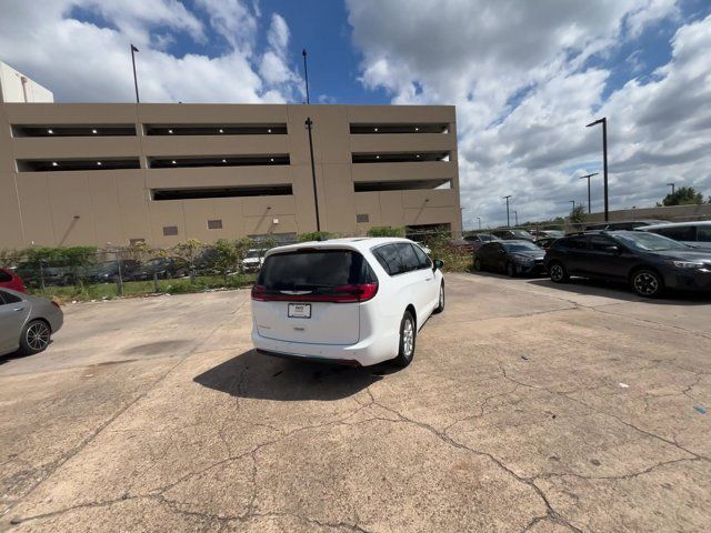 2023 Chrysler Pacifica Touring-L