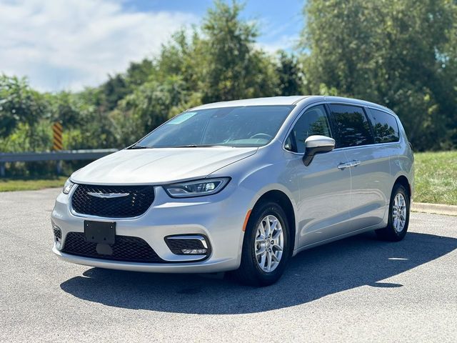 2023 Chrysler Pacifica Touring-L