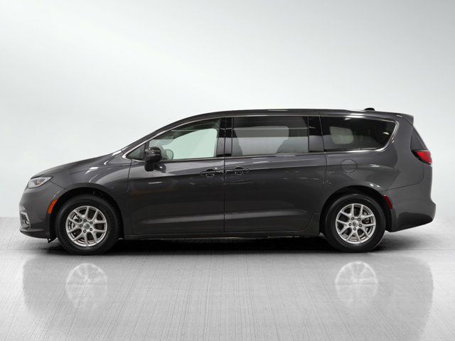 2023 Chrysler Pacifica Touring-L