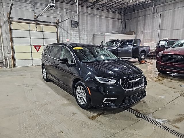 2023 Chrysler Pacifica Touring-L