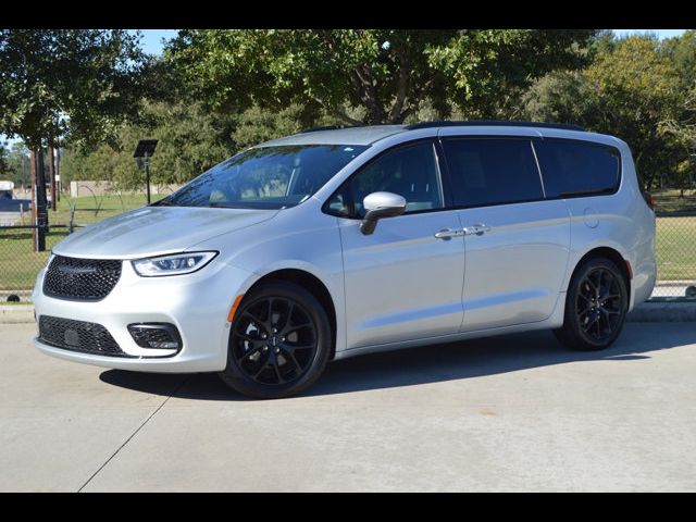 2023 Chrysler Pacifica Touring-L