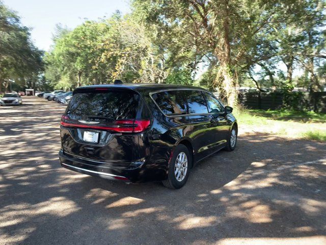 2023 Chrysler Pacifica Touring-L