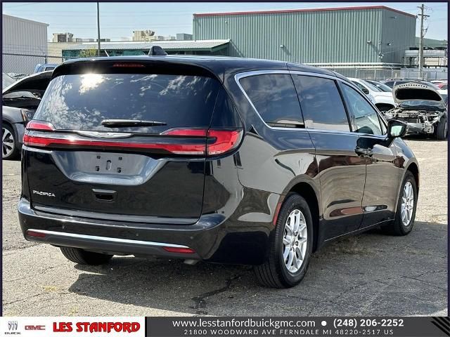 2023 Chrysler Pacifica Touring-L