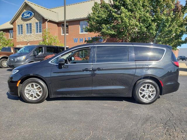 2023 Chrysler Pacifica Touring-L