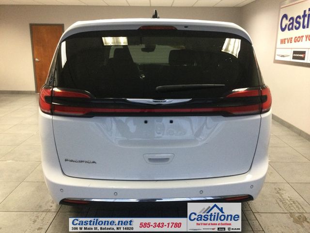 2023 Chrysler Pacifica Touring-L