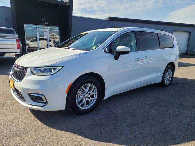 2023 Chrysler Pacifica Touring-L