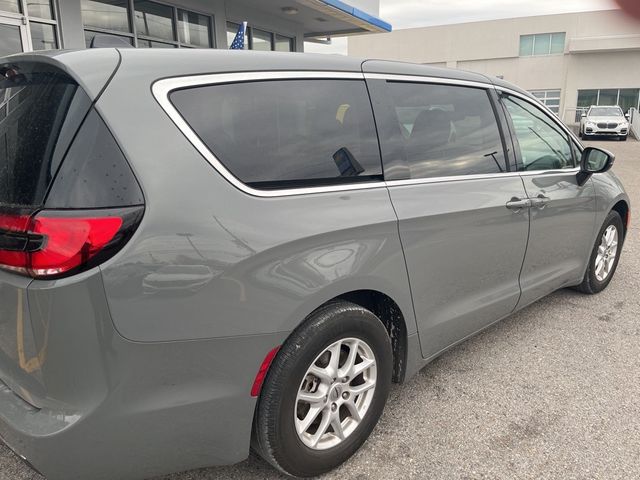 2023 Chrysler Pacifica Touring-L