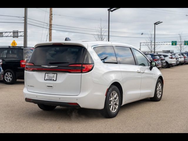 2023 Chrysler Pacifica Touring-L