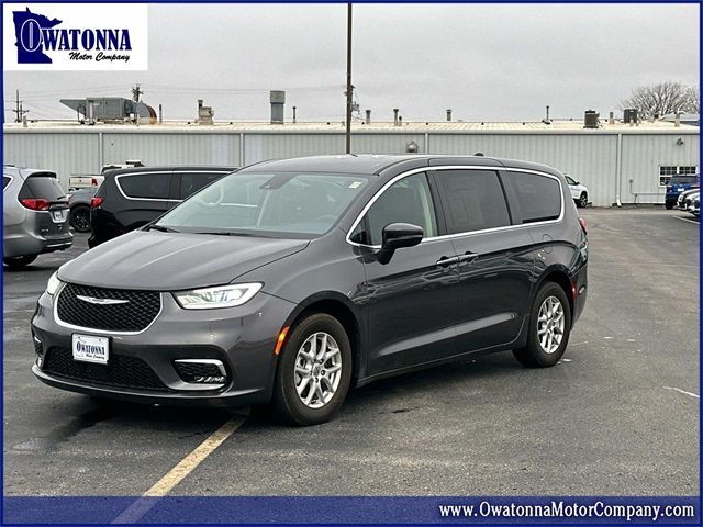 2023 Chrysler Pacifica Touring-L