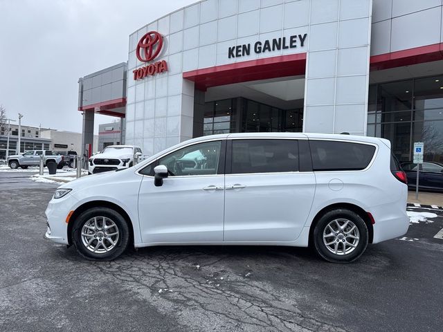 2023 Chrysler Pacifica Touring-L