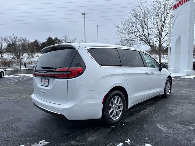 2023 Chrysler Pacifica Touring-L