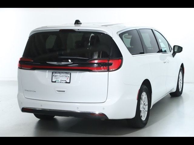 2023 Chrysler Pacifica Touring-L