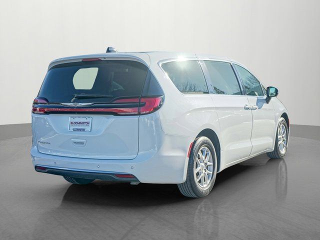 2023 Chrysler Pacifica Touring-L