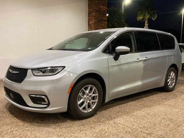 2023 Chrysler Pacifica Touring-L