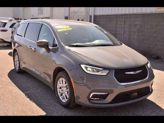 2023 Chrysler Pacifica Touring-L