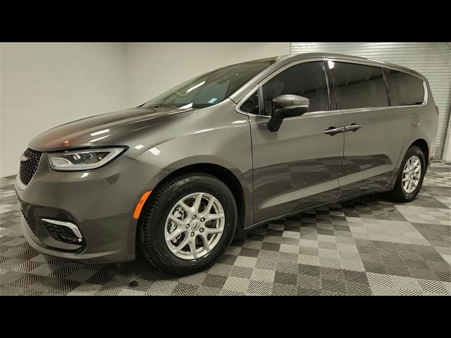 2023 Chrysler Pacifica Touring-L