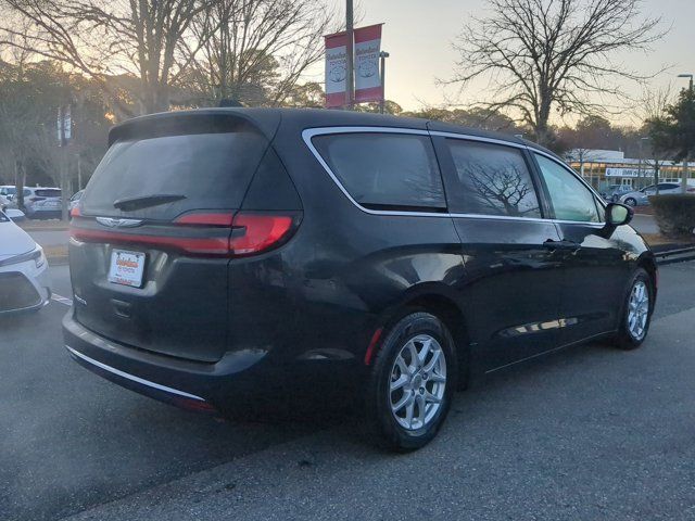 2023 Chrysler Pacifica Touring-L