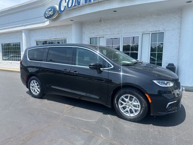 2023 Chrysler Pacifica Touring-L