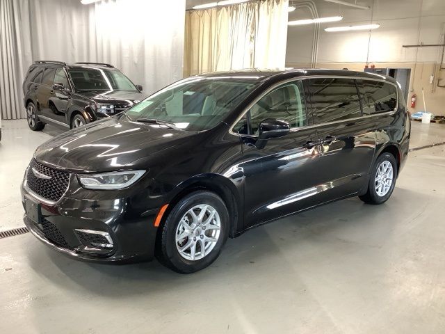 2023 Chrysler Pacifica Touring-L