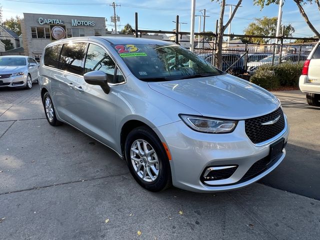 2023 Chrysler Pacifica Touring-L