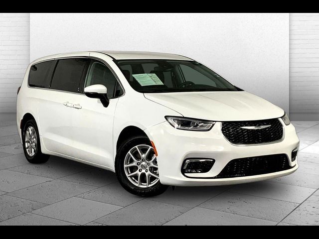 2023 Chrysler Pacifica Touring-L