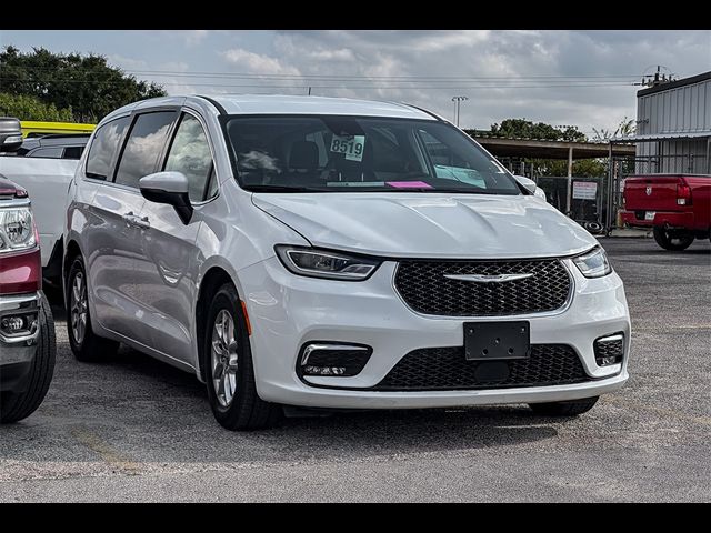 2023 Chrysler Pacifica Touring-L