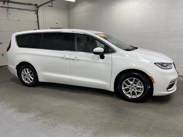 2023 Chrysler Pacifica Touring-L