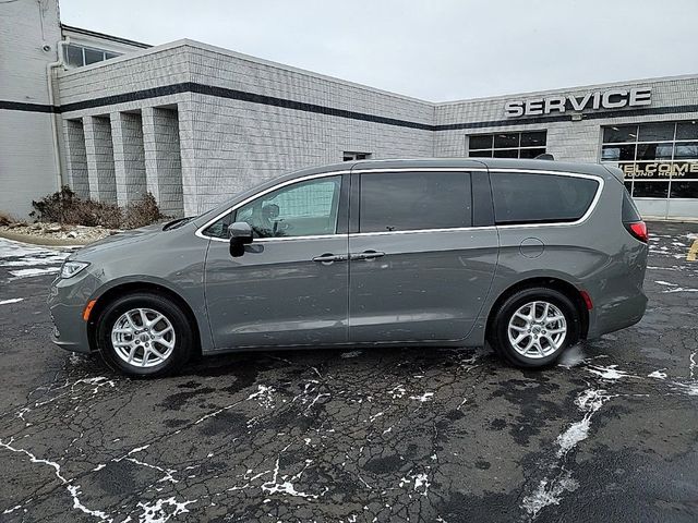 2023 Chrysler Pacifica Touring-L