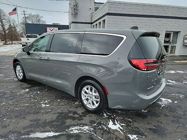 2023 Chrysler Pacifica Touring-L