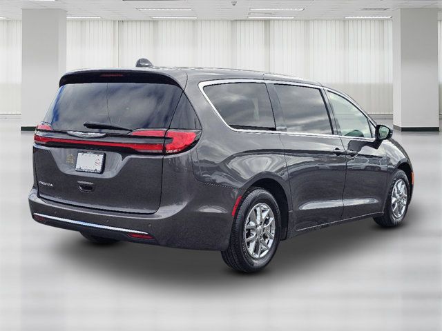 2023 Chrysler Pacifica Touring-L