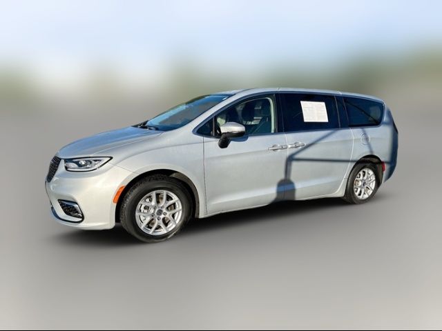 2023 Chrysler Pacifica Touring-L