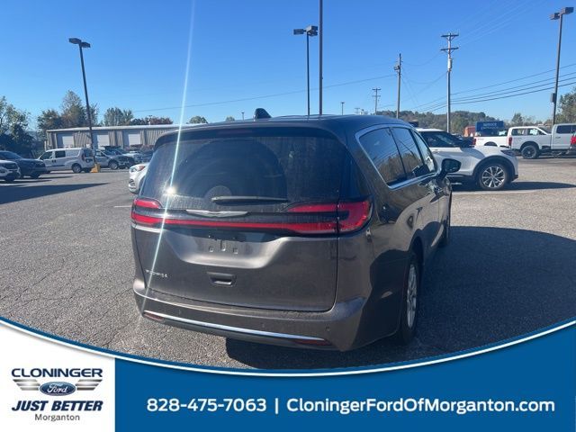 2023 Chrysler Pacifica Touring-L