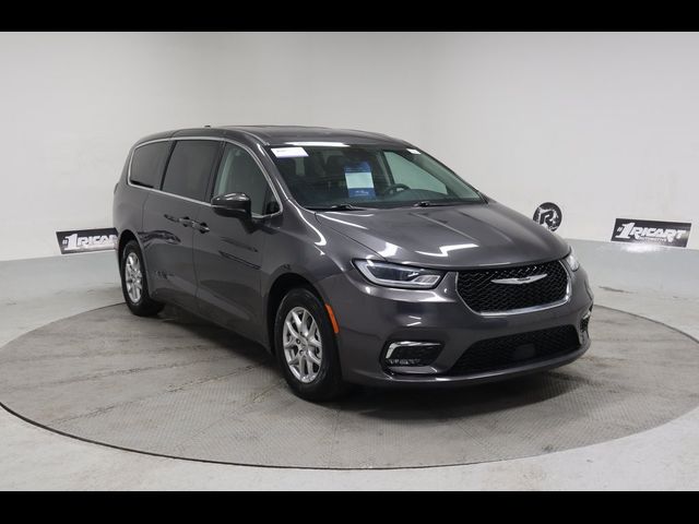 2023 Chrysler Pacifica Touring-L