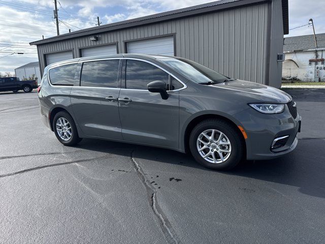 2023 Chrysler Pacifica Touring-L