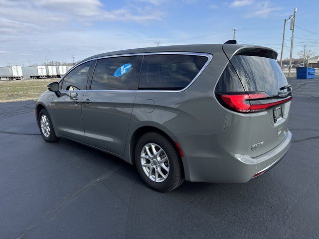 2023 Chrysler Pacifica Touring-L