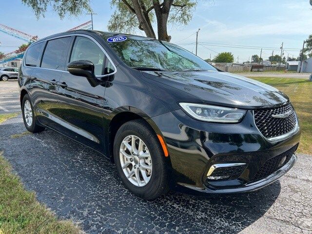 2023 Chrysler Pacifica Touring-L