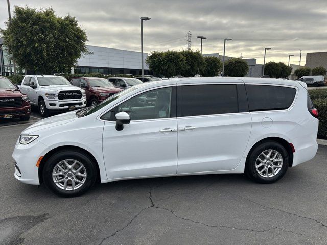 2023 Chrysler Pacifica Touring-L