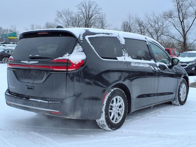 2023 Chrysler Pacifica Touring-L