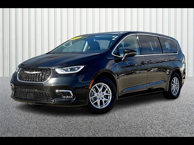 2023 Chrysler Pacifica Touring-L