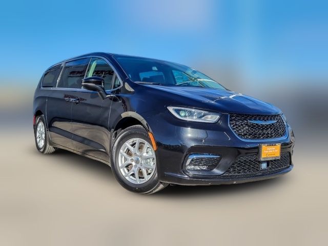 2023 Chrysler Pacifica Touring-L